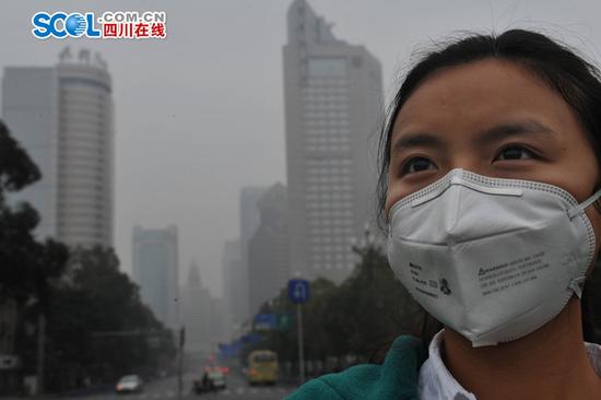 四川遭遇十面霾伏 成都空气重度污染