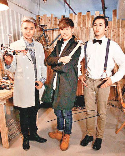 天堂鸟扮机械人牺牲大 染发长头疮流泪|天堂鸟