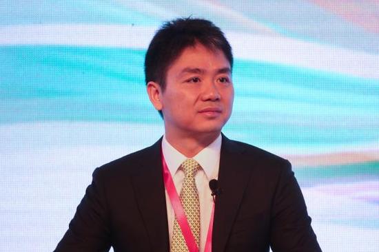 刘强东说,现在京东拥有300亿元的现金,成为中国所有互联网行业里面现金储备最多的互联网公司之一。 澎湃新闻记者 权义 图