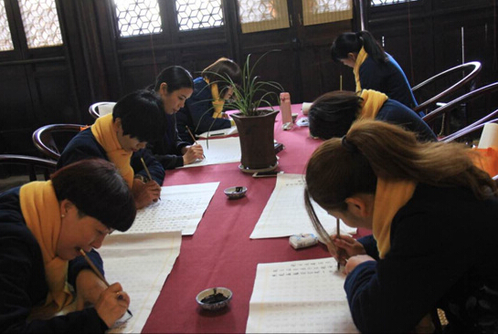 居士抄经现场
