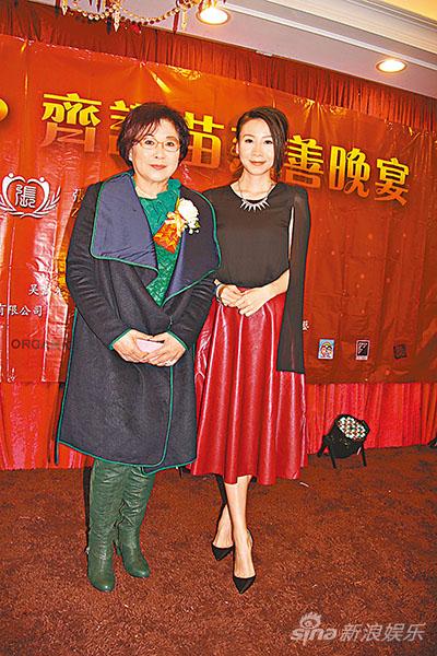 李司棋(左)与区文诗16日晚出席儿童慈善基金晚宴。