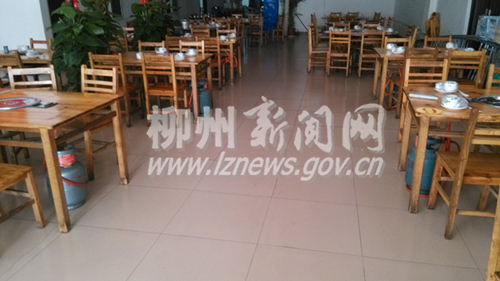 排放整齐的液化气罐但安全距离还是不够的