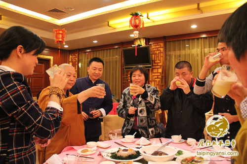 知恩感恩 太平岩寺首届中级青年佛学班举行年终团拜会