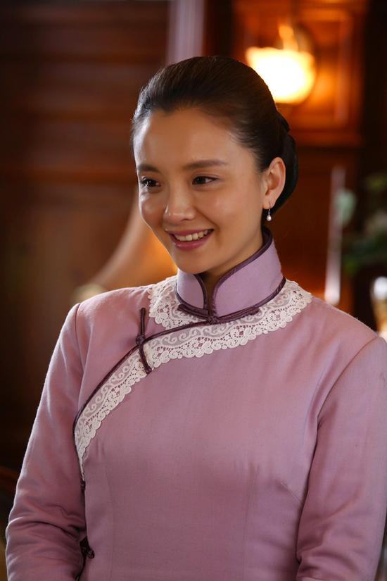 《芈月传》里演着孙俪之母,再加上热播剧《二炮手》中的杨巧儿,孙茜