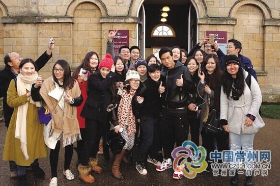 常州女孩周杰伦婚礼碰大运 吃了蛋糕合了影