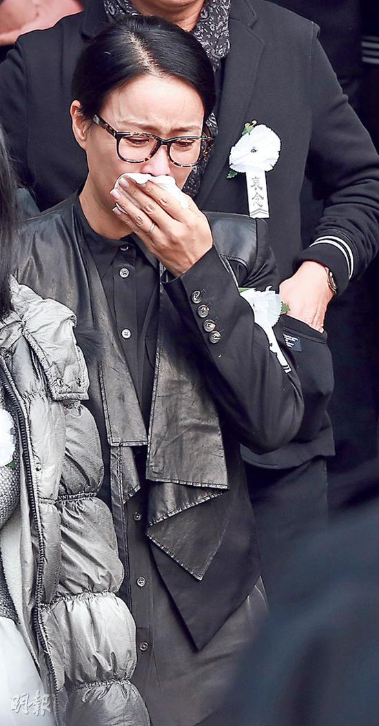 姚贝娜出殡过千人悼念 恩师那英哭别|那英|姚贝