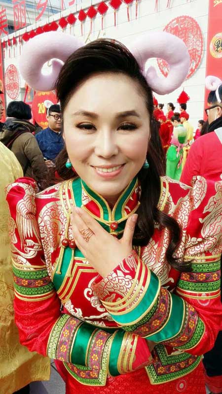 乌兰托娅新年发新曲 掀草原音乐风暴|草原音乐|乌兰托娅_新浪娱乐_新浪网