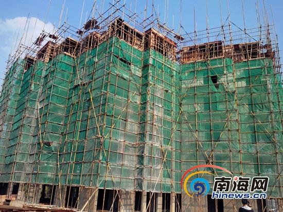 因无工程进度款而被停建数月的建筑(南海网记者刘培远摄)