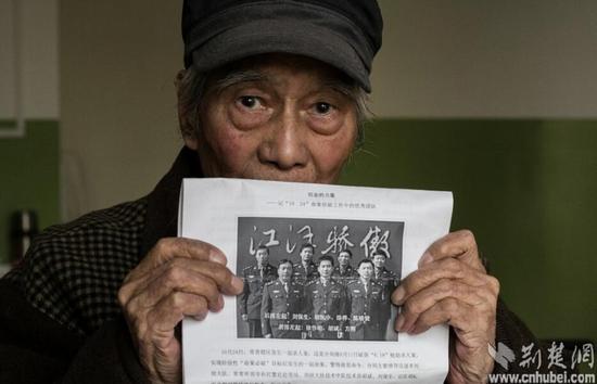 院里老人的幸福时光