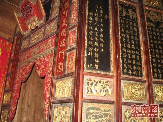 屏风雕刻栩栩如生