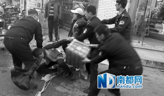 00:00:10 发生冲突,局面开始失控。
