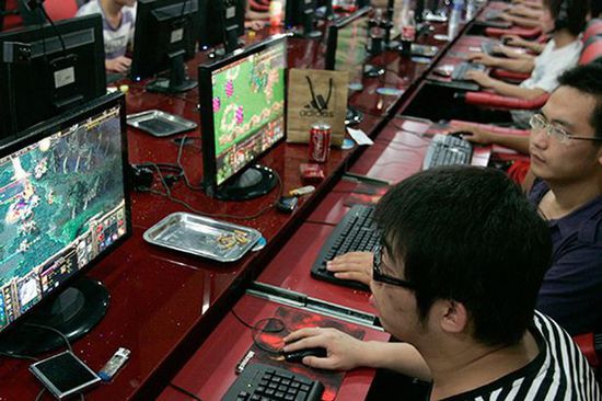 台湾一男子在网吧连续打3天游戏猝死