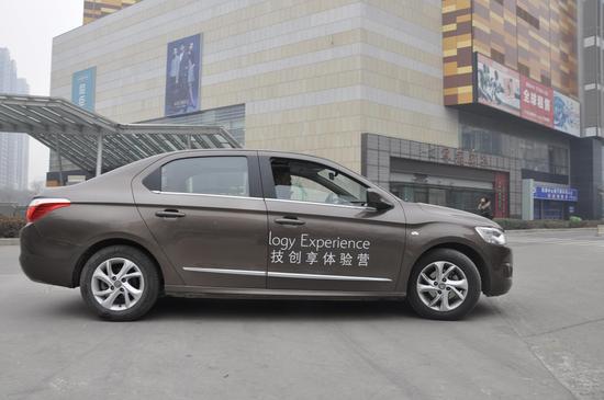 全新爱丽舍侧面