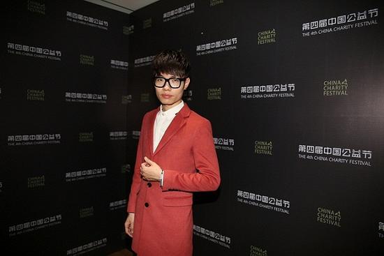 李行亮亮相红毯