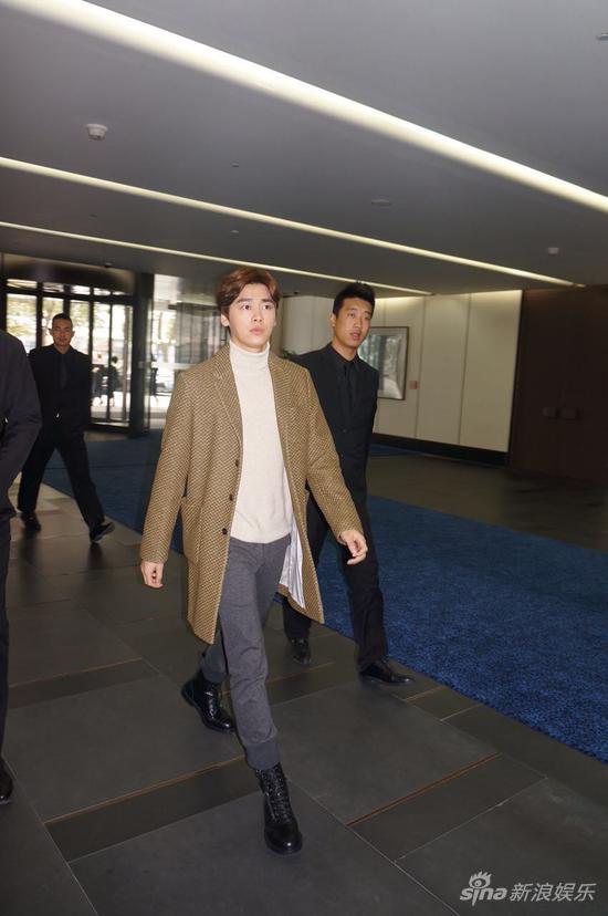 李易峰出席活动