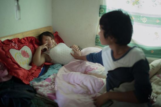 2014年11月,小节肚子里的宝宝已经6个月大了。她和小方对于孩子的出生很是期待,却也担心自己照顾不好。