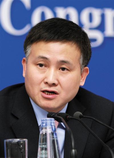 央行和银监会会督促商业银行进一步加强内部控制和风险管理,强化内部督察,配合公安等部门依法打击金融犯罪和金融诈骗。——央行副行长潘功胜