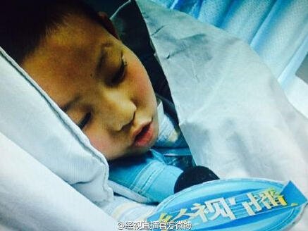 8歲女孩患惡性腫瘤 無(wú)錢(qián)醫(yī)治勸媽媽放棄