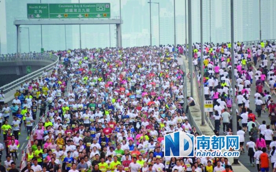 香港马拉松已连续举办19年,本届报名参赛人数达7 .3万人。新华网图片