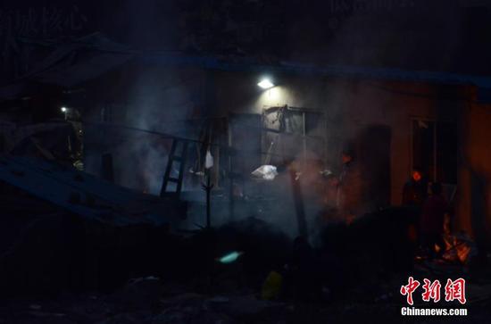 四川民众熏腊肉 环保局称是空气污染源头