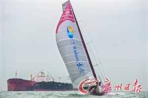 中国东风船队正乘风破浪，向冠军发起最后的冲击。