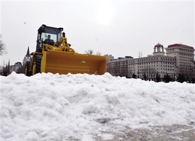 冰雪人口_2021冰雪产业报告 冰雪人口骤降 旅游成新增长点(3)