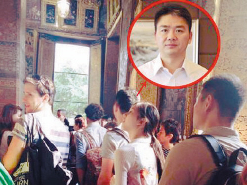 奶茶妹刘强东亲密同游泰国。