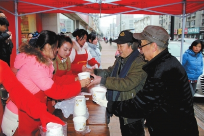 端起一碗腊八粥，淡淡乡愁上心头