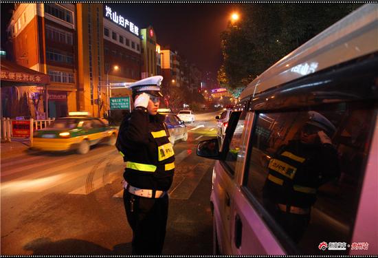 图说毕节市公安局交警支队的夜生活