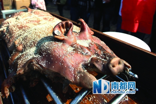均安烧猪在乡宴中很受欢迎。南都记者 郑俊彬 摄(资料图)