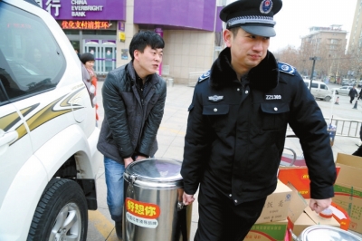 帅哥加入志愿者队伍