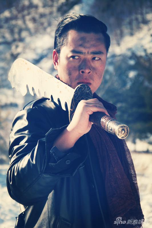 张桐《我是英雄》展蹉跎岁月