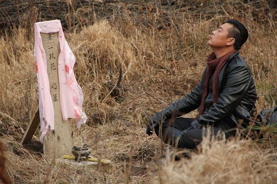 张桐《我是英雄》展蹉跎岁月