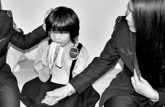 保定白沟8岁女童商场被拐 男子称带她去找爸妈