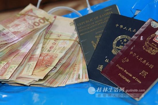 旅行箱中的现金和护照