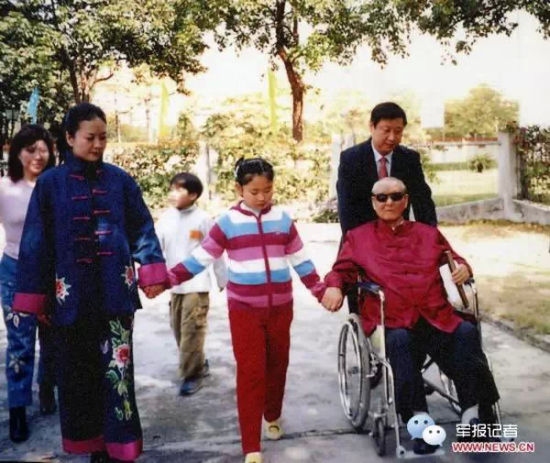 习近平家人合影。