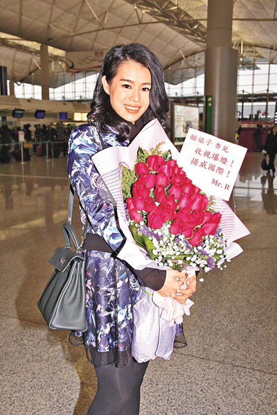 胡杏儿上月收到神秘人以Mr. R身份所送的花，现在看来Mr. R很可能就是