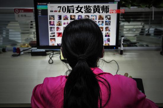 70后女鉴黄师 每天看片上万张