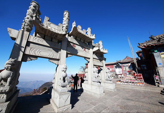 登泰山一览众山小