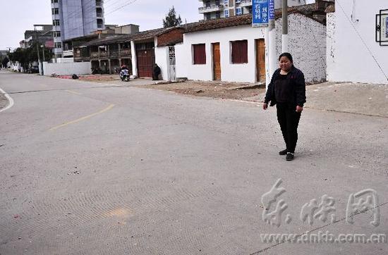 事发地点在戴思路与凤岐西路交叉口