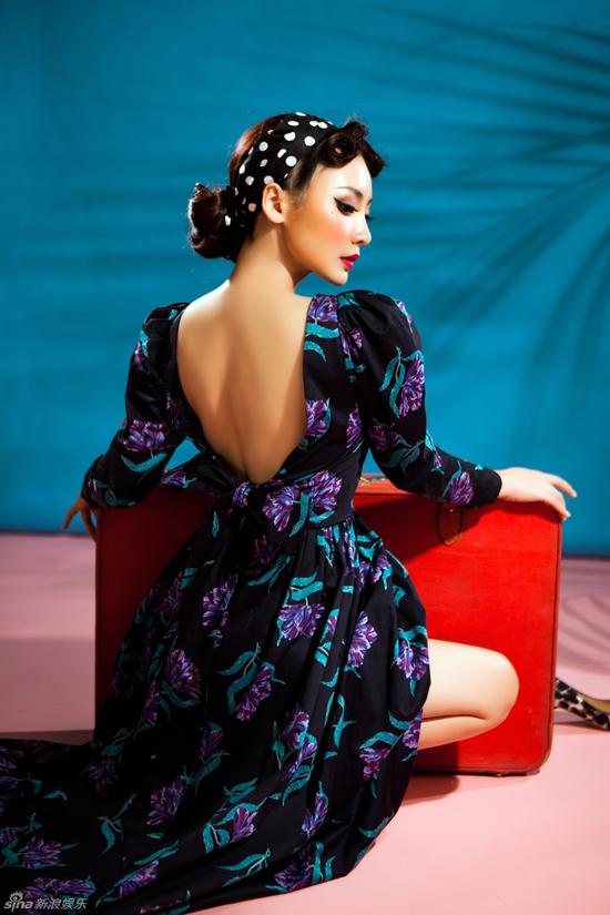 柳岩变身复古女郎 爆乳美腿一览无遗