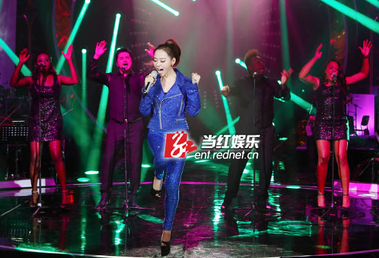 张靓颖逆袭胡彦斌出局 歌手童年照集体曝光