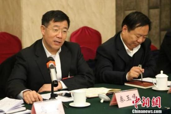 秦玉峰称“养驴的人少了,直接导致以驴皮为原料的阿胶产业原料短缺”。