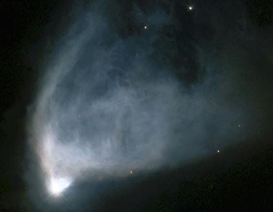 科学家近期提出一种“超光速假象”的思想实验，然而这种想法或许具有实际意义，可以帮助开展对宇宙天体的研究。研究人员认为我们将可以在NGC 2261，也就是哈勃空间望远镜眼中的“变光星云”内见到“光爆”现象。