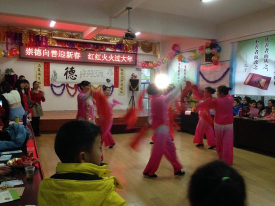 长沙融合关爱进社区 社区舞蹈队表演