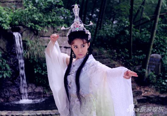 气质美女周庭伊《封神英雄》演绎清纯仙子
