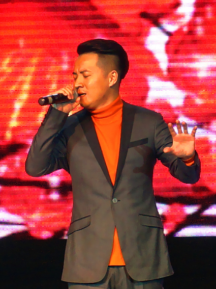 李嘉石亮相河北丰南电视台新春歌会献唱|李