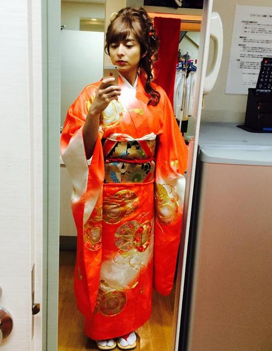 小池彻平穿女装和服超迷人