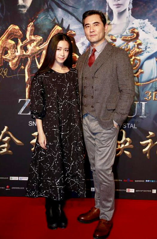 黄幻与赵文瑄携手走红毯