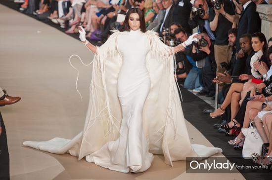 石头哥告白范爷成功 离结婚就差一条裙子了|范